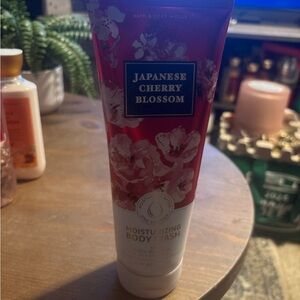 Bath & Body Works Japanese Cherry Blossom Body Wash - Red and White